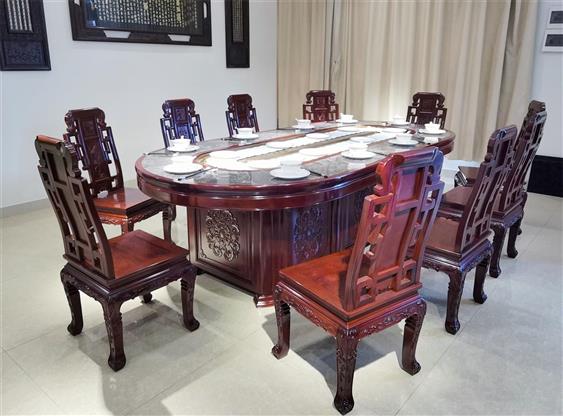 橢圓形巖板面餐桌